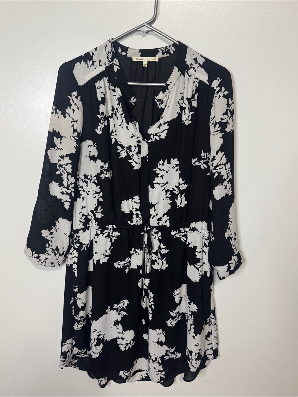 Daniel Rainn Black & White Floral Tie-Waist Tunic